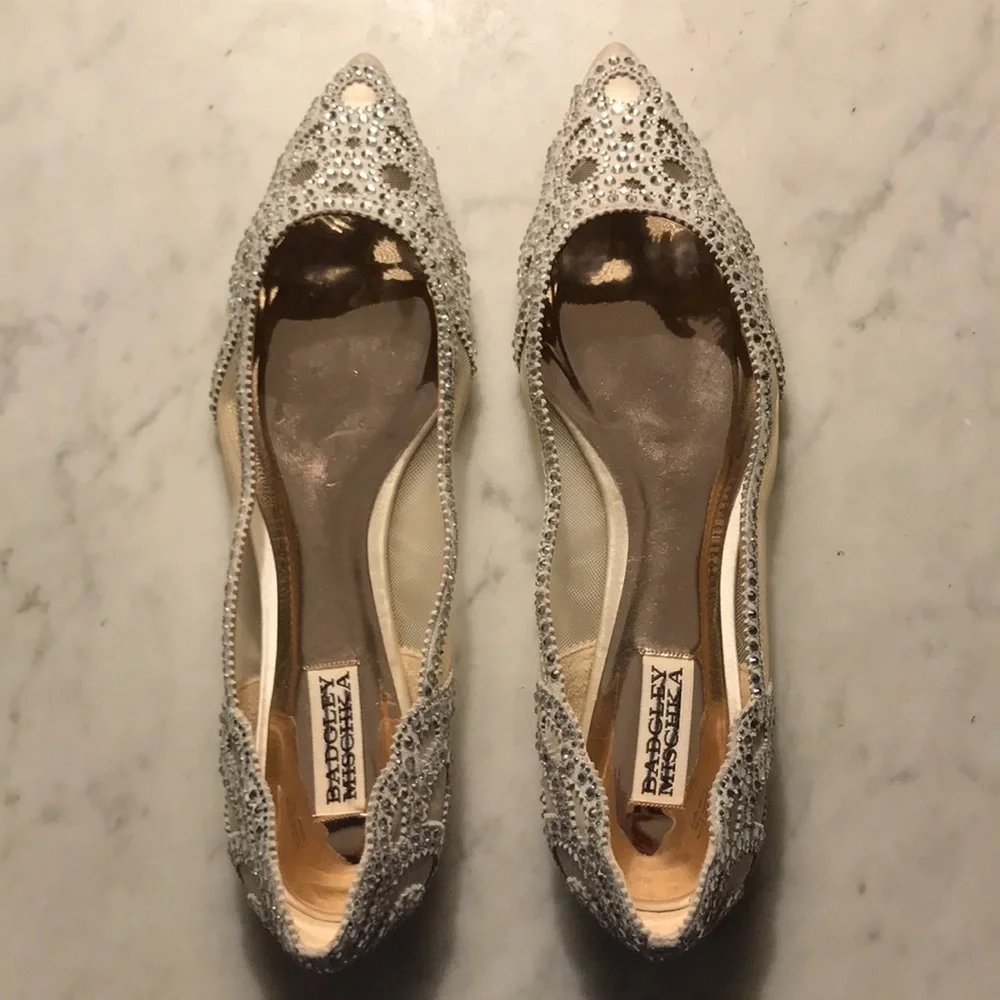 New Badgley Mischka Gigi Pointed Toe Flats Size 9.5 Ivory